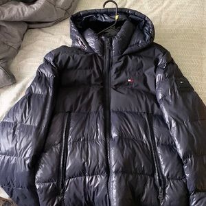 Tommy Hilfiger Puffer Jacket. Barely worn, no holes, extremely warm.